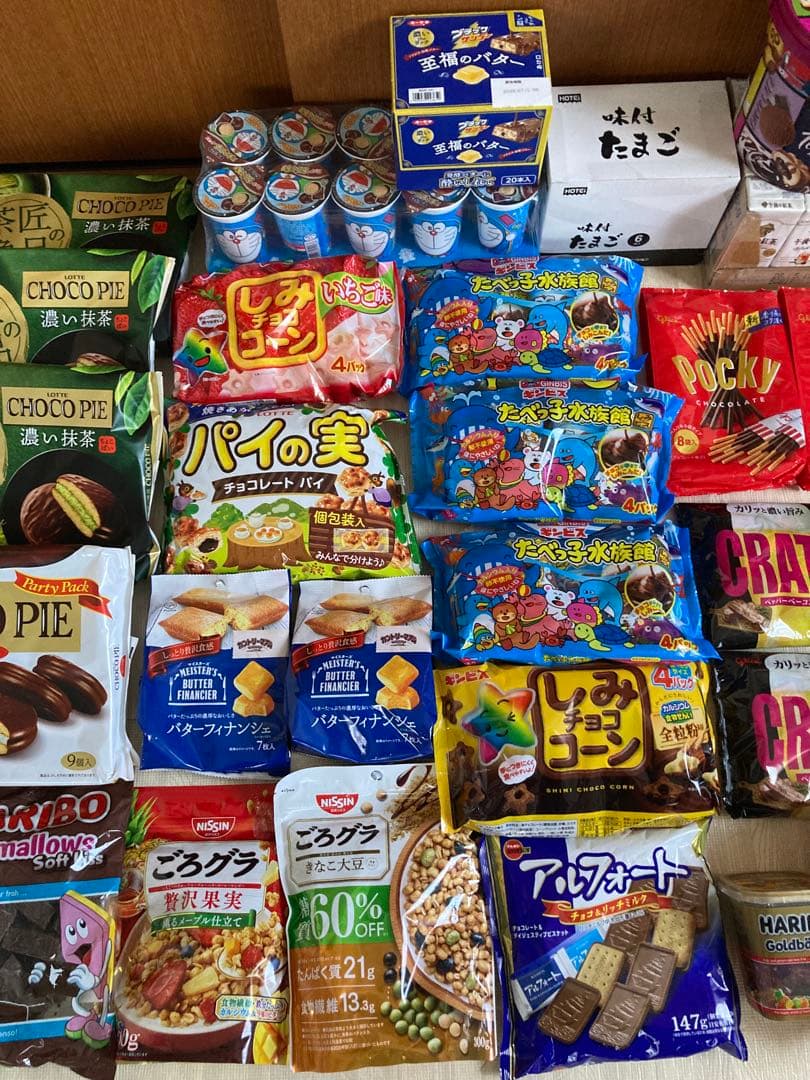 ③大容量お菓子詰め合わせ(18,500円相当)