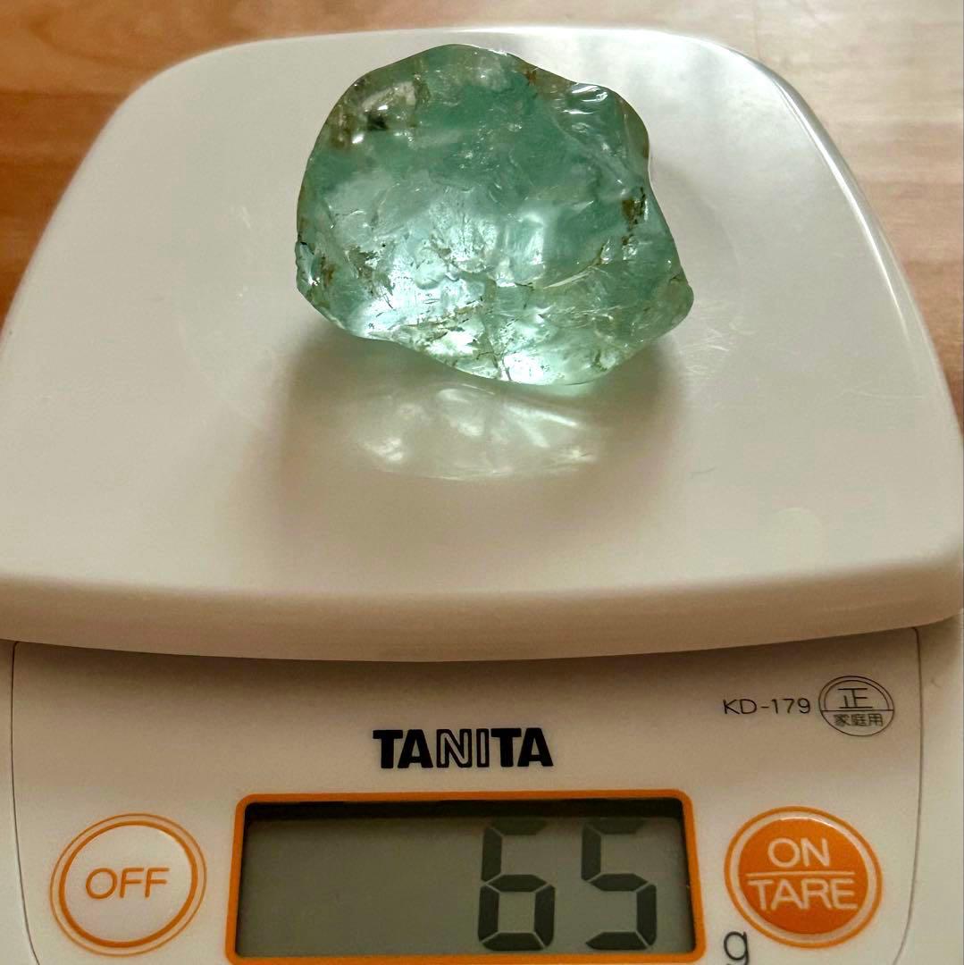 アクアマリン　ベリル　ブラジル産　鉱物標本