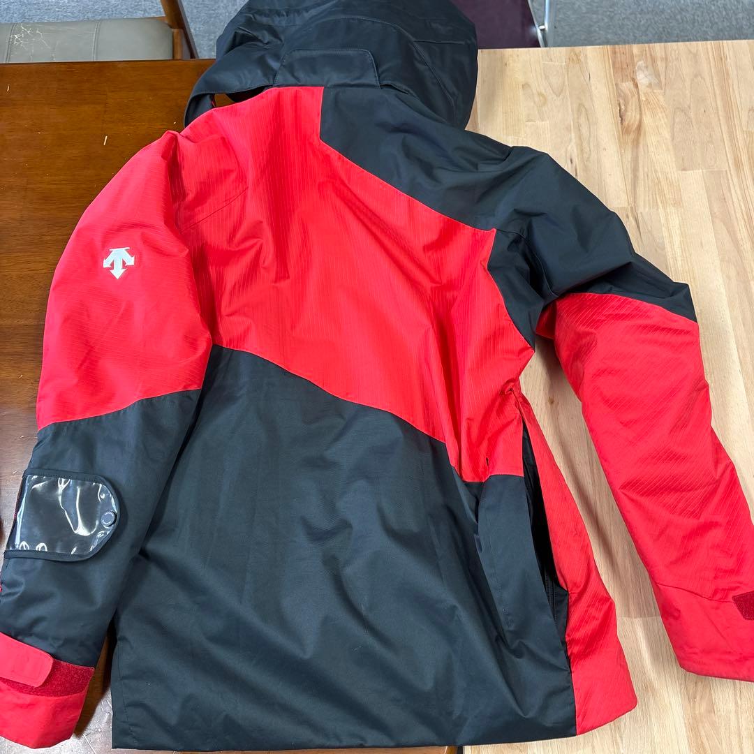 お彼岸、週末大特価　オガサカ赤と黒のスキーウェア上下