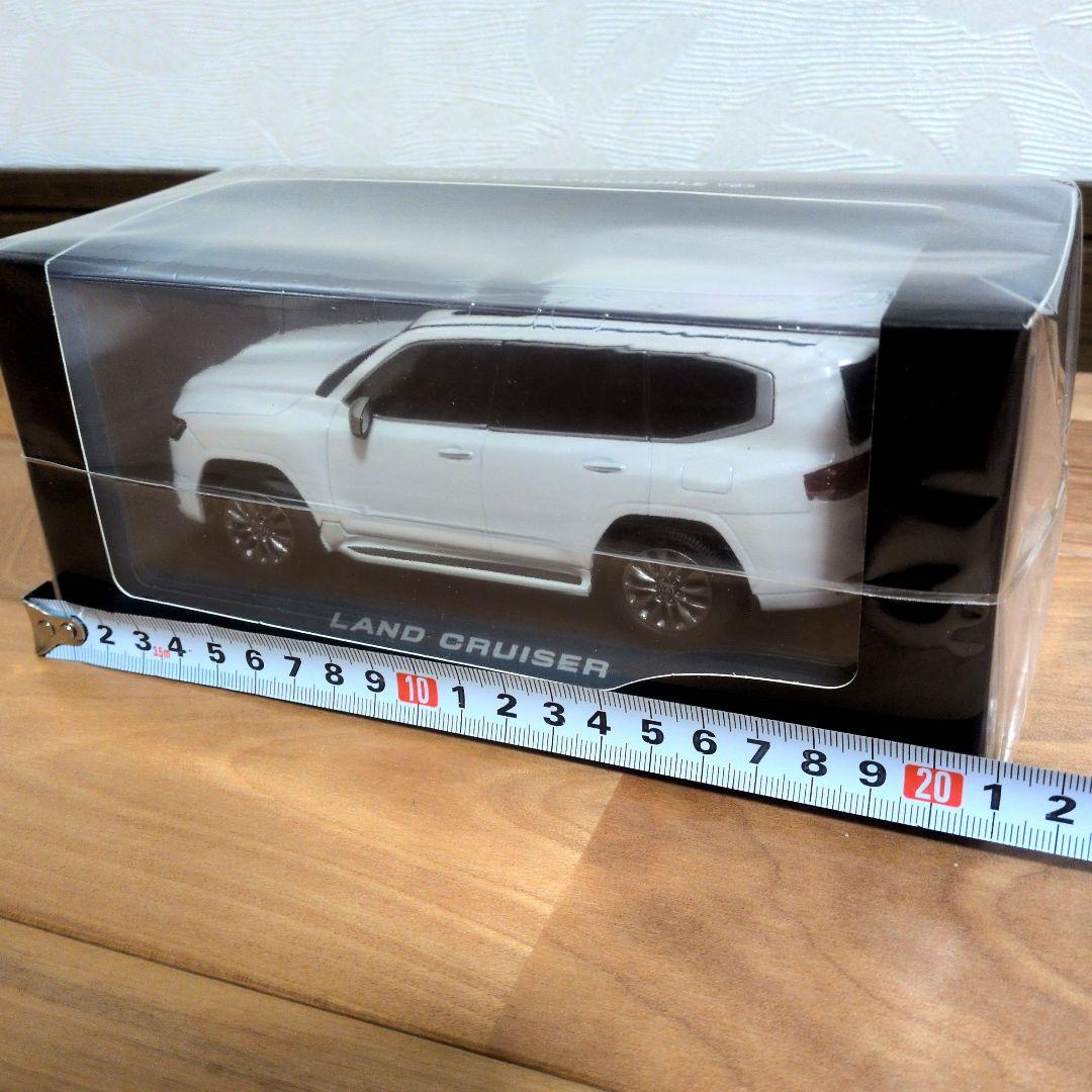 ランドクルーザー300 ミニカー1/30 外装フィルム付き完全未開封