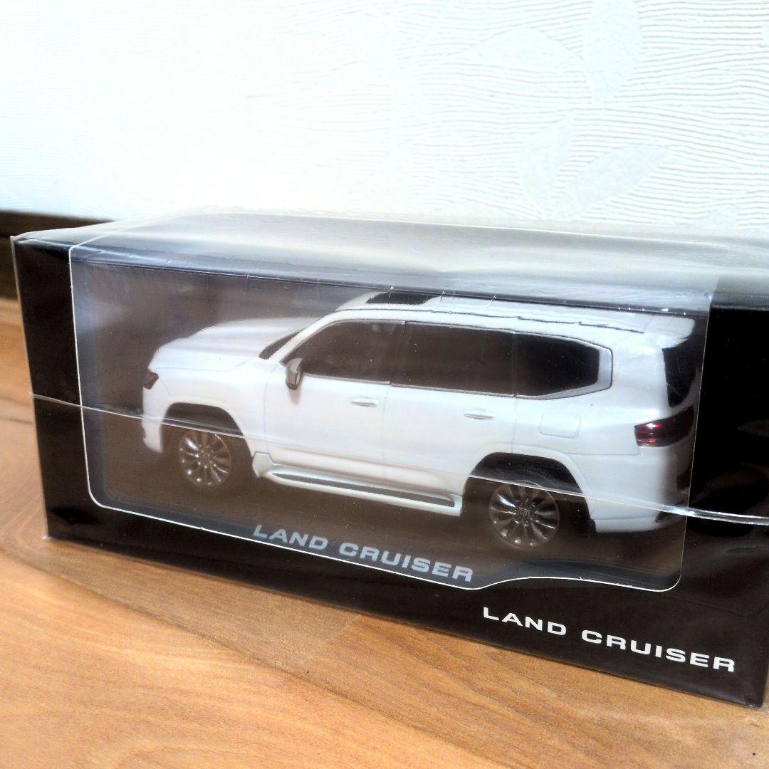 ランドクルーザー300 ミニカー1/30 外装フィルム付き完全未開封