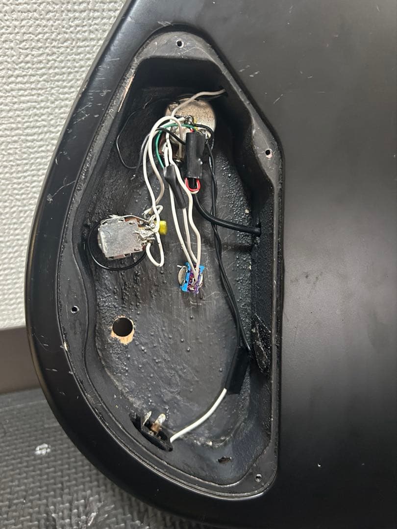 ベースボディ FenderエアロダインPU＋NBハムバッカー ジャンク品