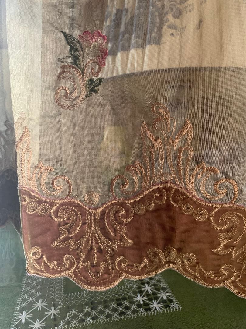 フランスアンティーク　オリジナルプロガントデットストック品のレースのカーテン！