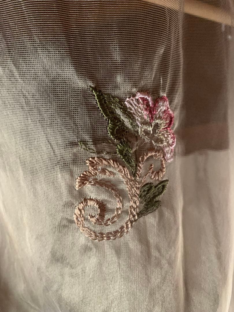 フランスアンティーク　オリジナルプロガントデットストック品のレースのカーテン！