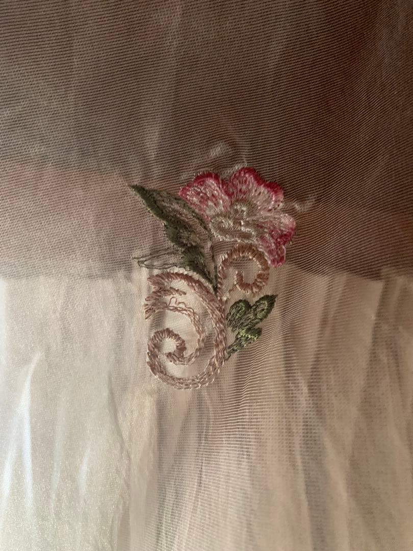 フランスアンティーク　オリジナルプロガントデットストック品のレースのカーテン！