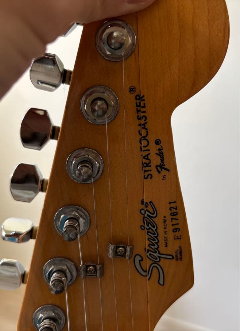 エレキギター 黄色・白　Squier ギターセット全部付き