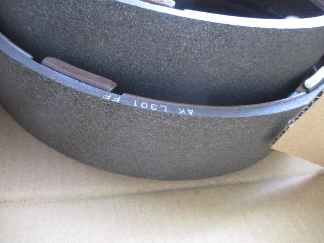 デボネア☆MITSUBISHI☆ブレーキシューMR981223