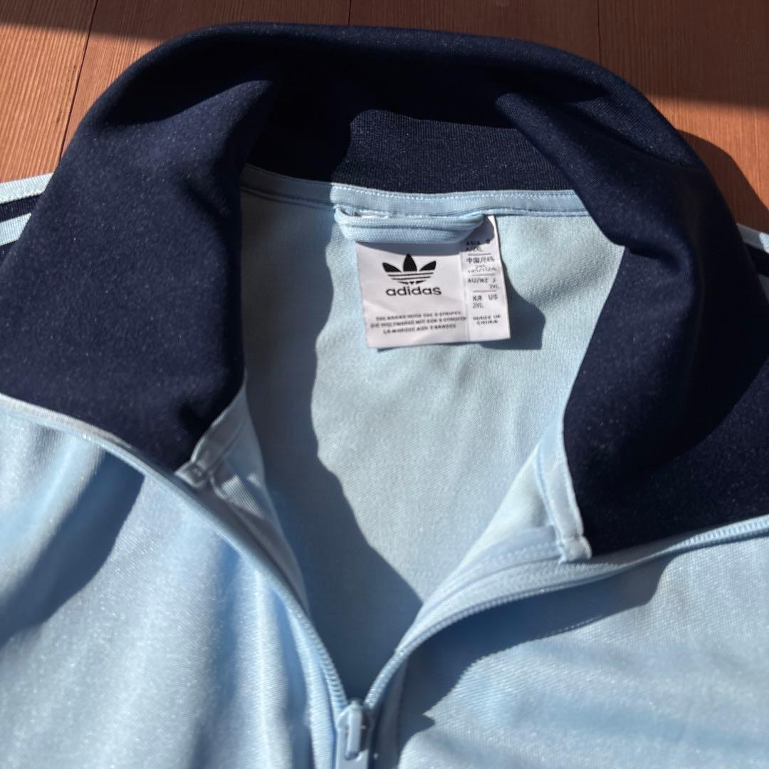 アディダス　トラックトップ