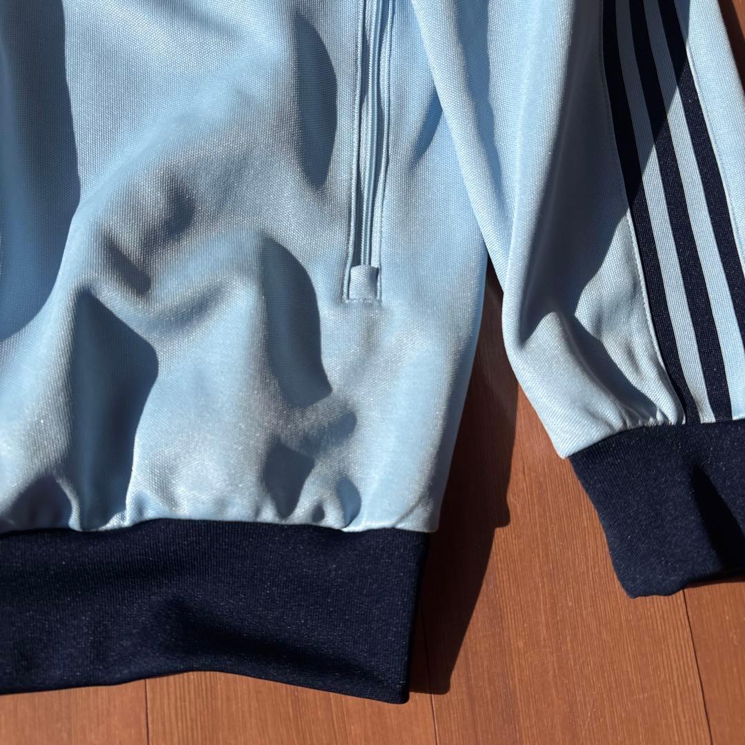 アディダス　トラックトップ