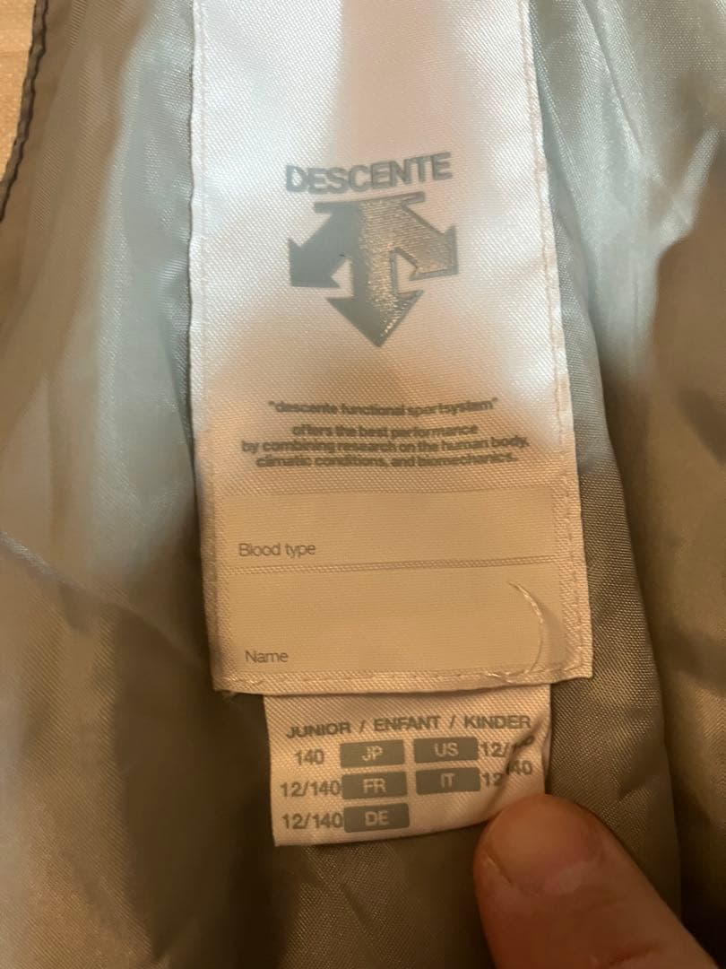 《美品》DESCENTE ジュニア用 スノーウェア 上下セットサイズ140