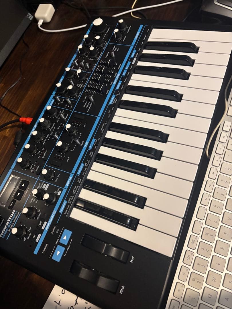 新品に近い　Novation Bass Station II 25鍵