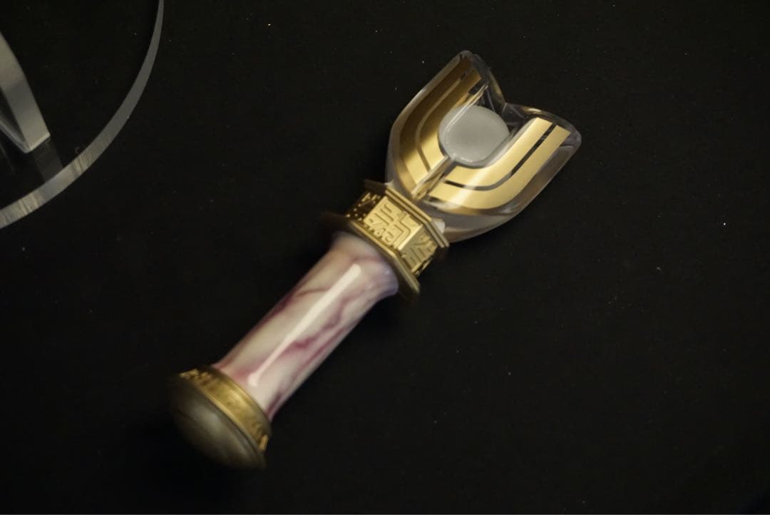 ウルトラマンティガ　スパークレンス　非可動式水晶.ver　プロップ　劇中風台座付