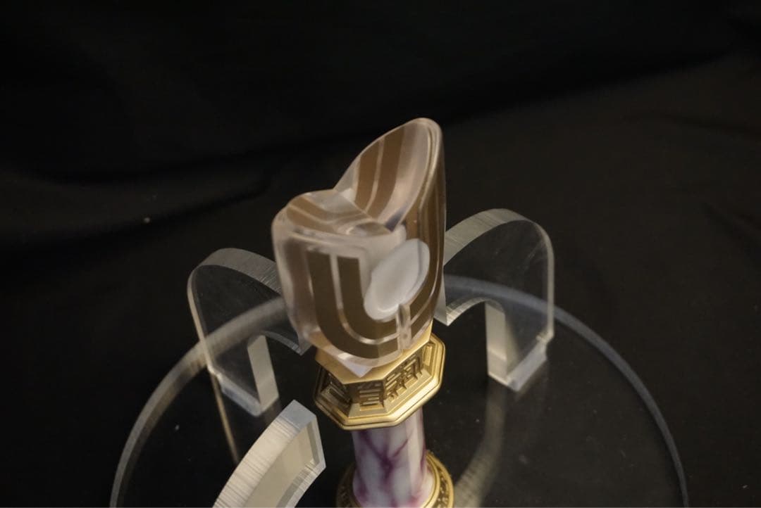 ウルトラマンティガ　スパークレンス　非可動式水晶.ver　プロップ　劇中風台座付