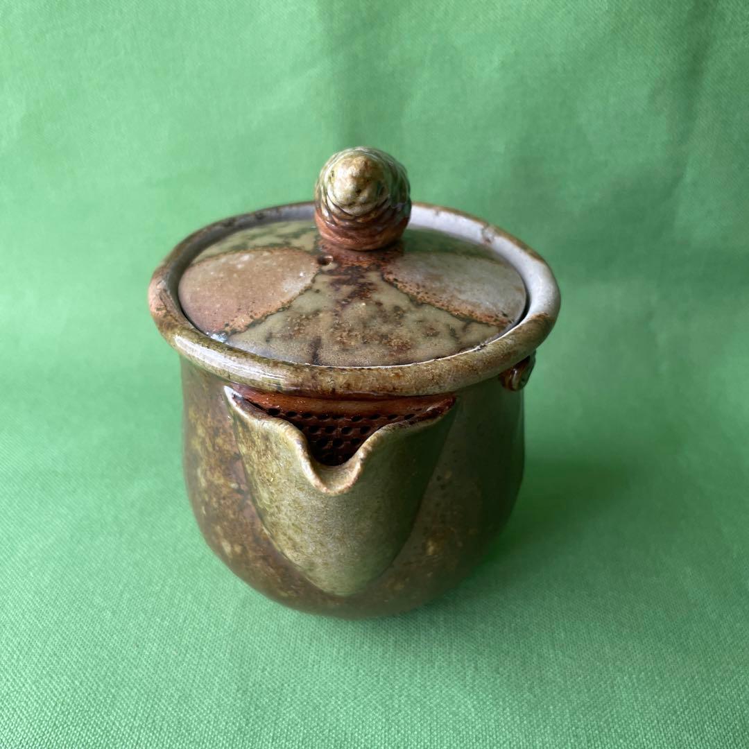 備前焼 手びねり宝瓶 松かさ摘み胡麻