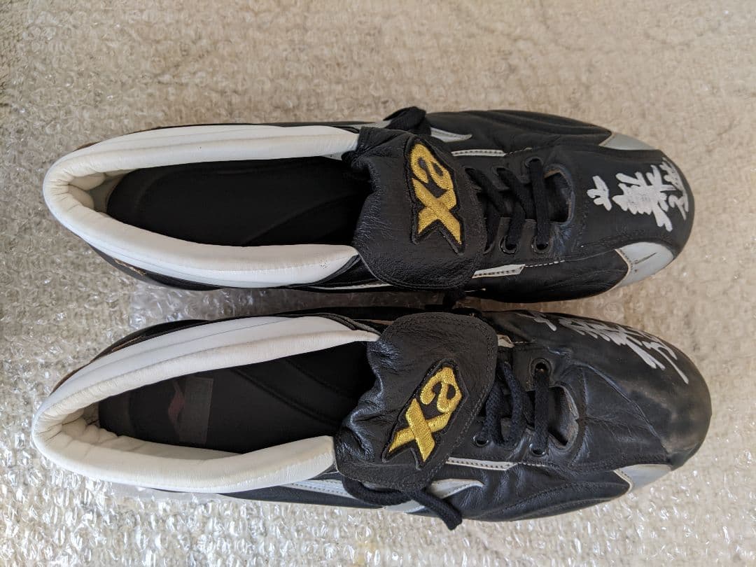 【阪神タイガース】藤川球児監督　現役時代実使用スパイク　直筆サイン入り