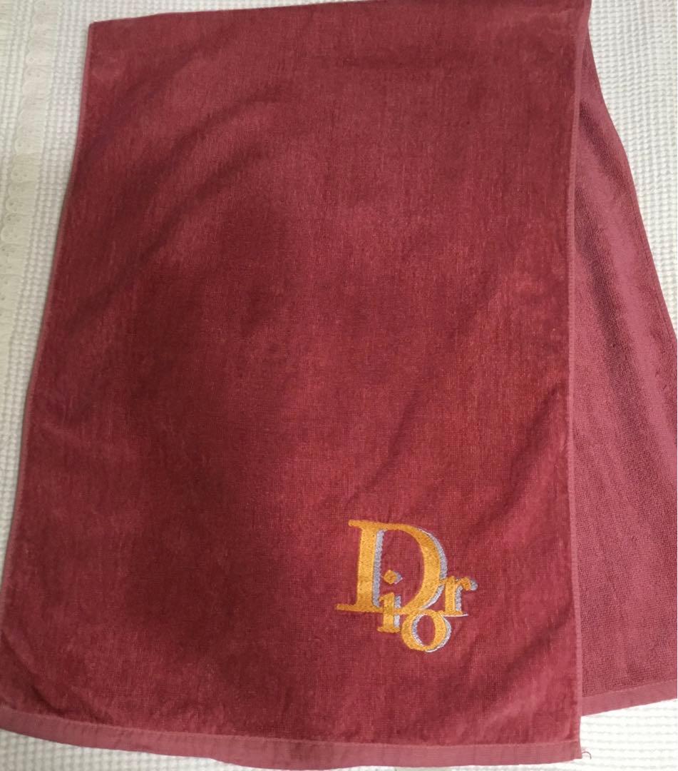 Christian Dior　ロゴ刺繍入り　大判バスタオルと大判フェイスタオル