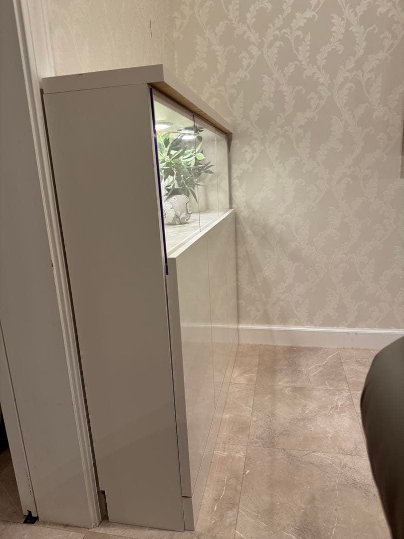 【値下】LED付ギャラリー収納棚 飾り棚 サロン ディスプレイ棚 店舗什器エステ