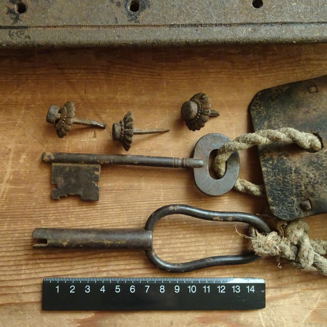 錆び鉄　古鉄　蔵 金具　鍵付き　アンティーク　古民具　オブジェ　土蔵の蔵戸の金具