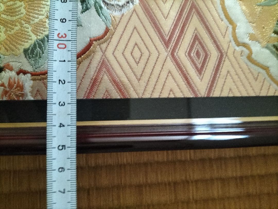 高級額　着物のようなのが中に入ったような額です。商品説明必読を　限定1個