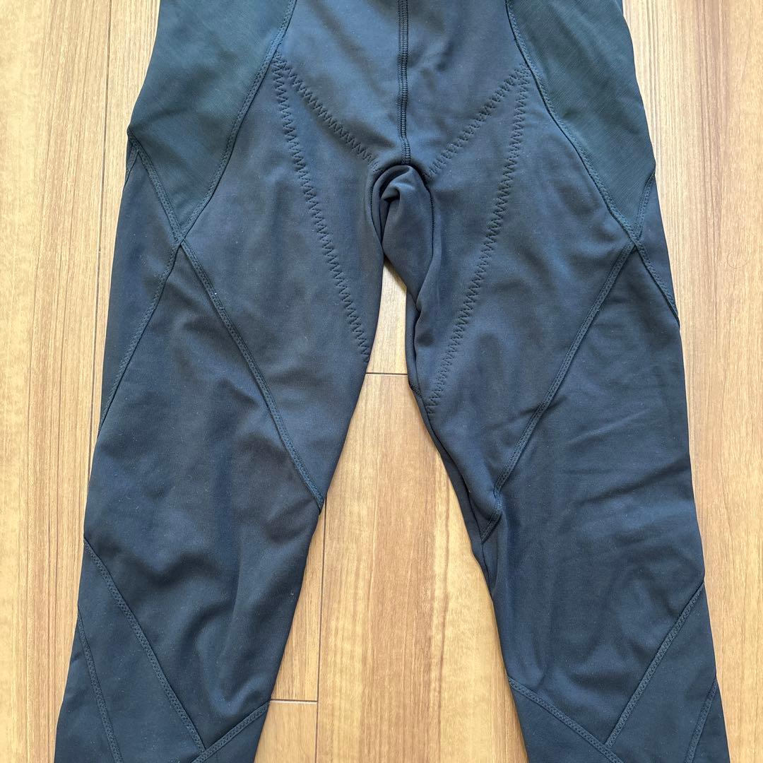 ブラック ヨガウェアセット (長袖トップス+レギンス)