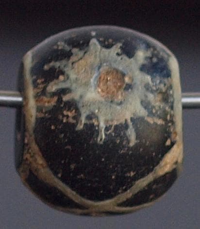 ジャワ発掘、珍しい横向き鳥マニック・ブルン　黒の胎に白で鳥・放射・Ｘ・環モチーフ