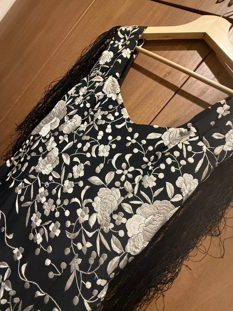 ☆美品レア☆刺繍マントン　フラメンコ衣装　ブラック　スペインにてオーダーメイド