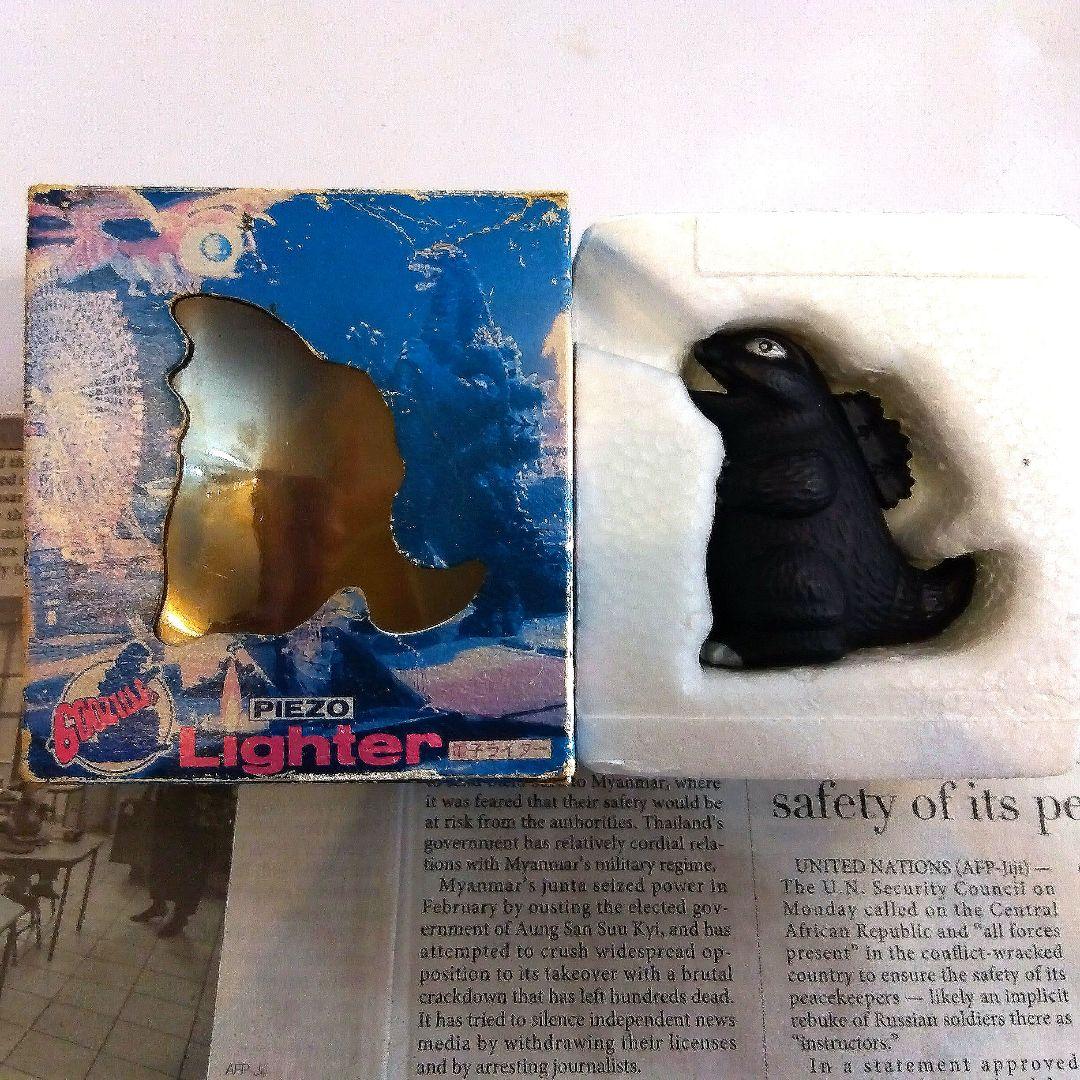 昭和レトロ　蔵出し　スーパーレア　ゴジラPIEZO Lighter　未使用箱入