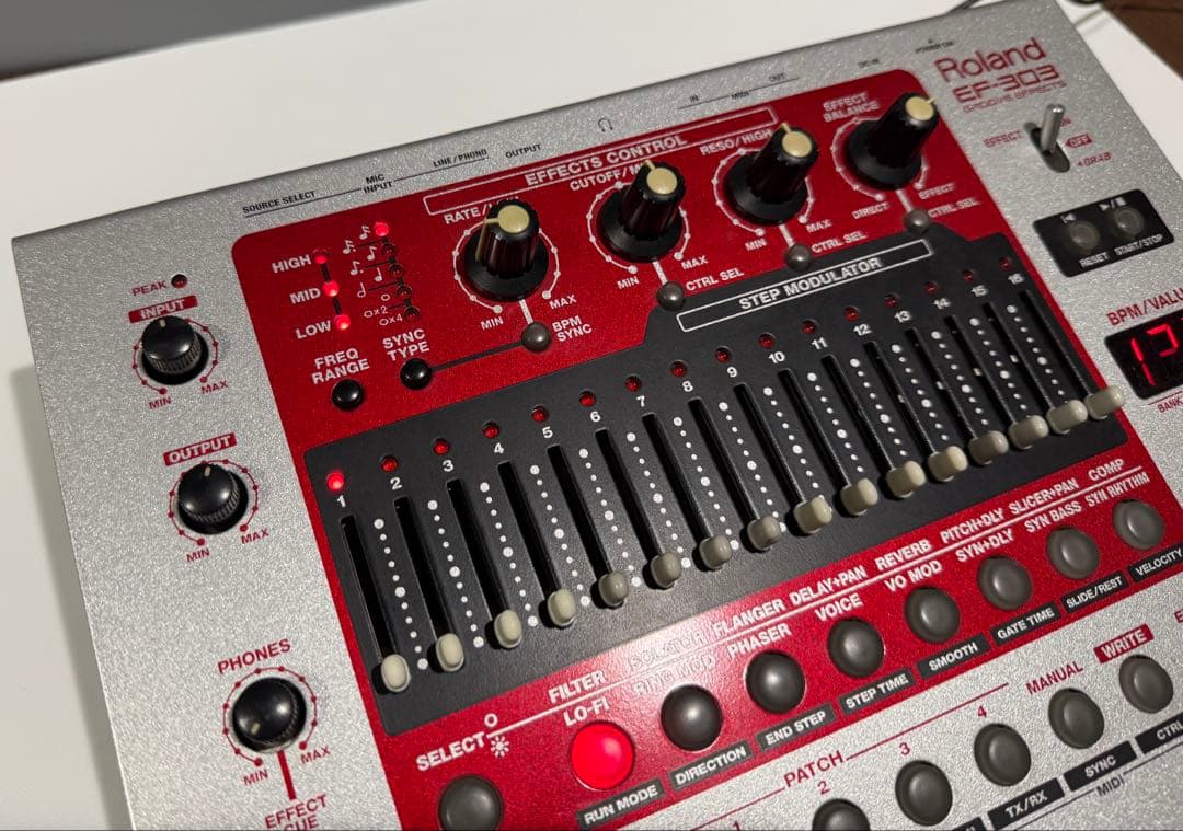 Roland EF-303 エフェクター　303 909 808