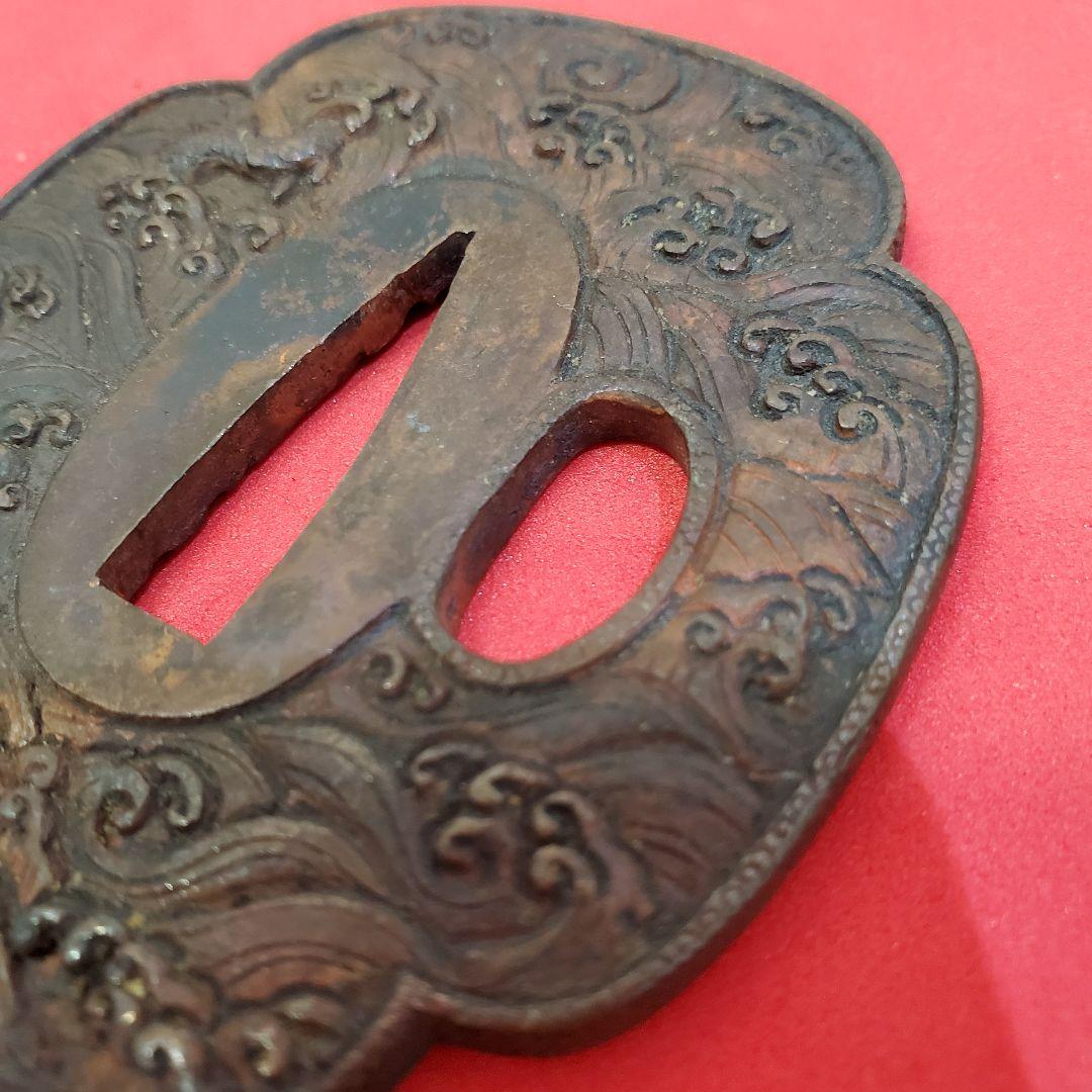 波龍図鐔　赤銅覆輪　鱗彫り　木瓜形　刀鍔　刀の鍔