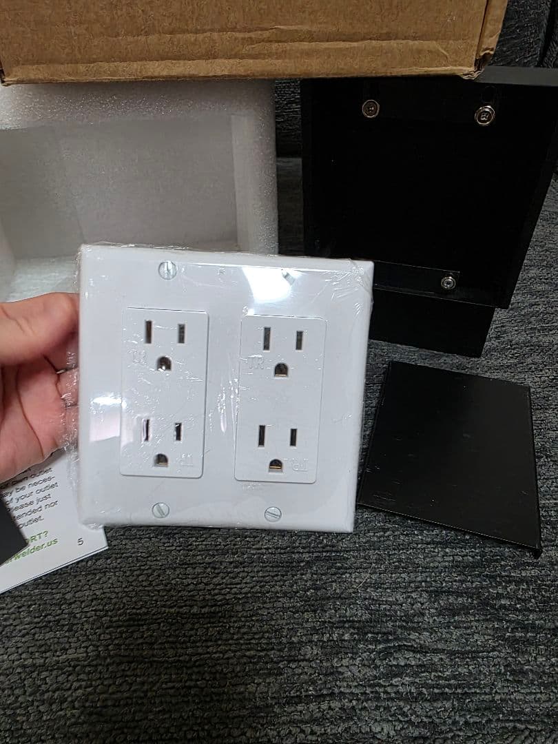コンセント　隠し金庫　ホワイト　埋め込み　本物の壁プレート未使用品または未開封品