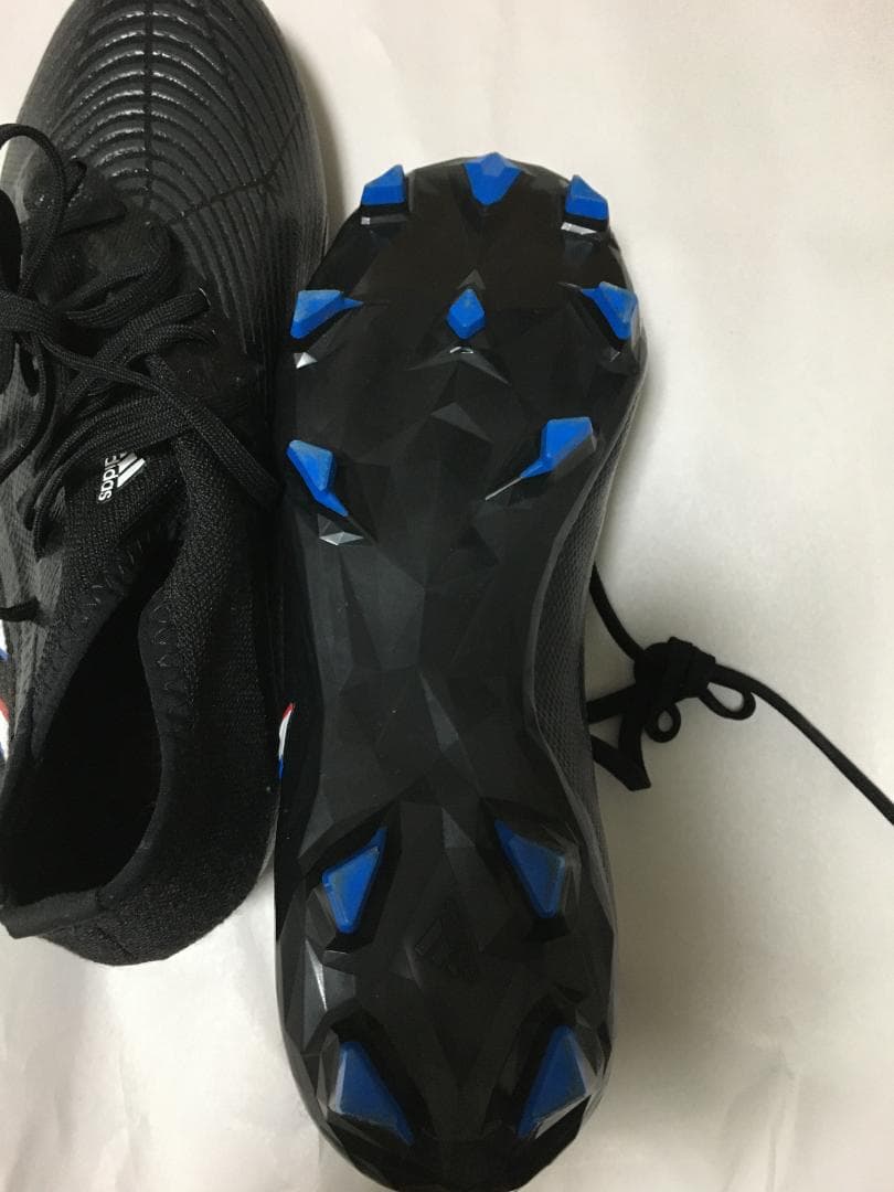 美品アディダス　PREDATOR サッカーシューズ　２５センチ