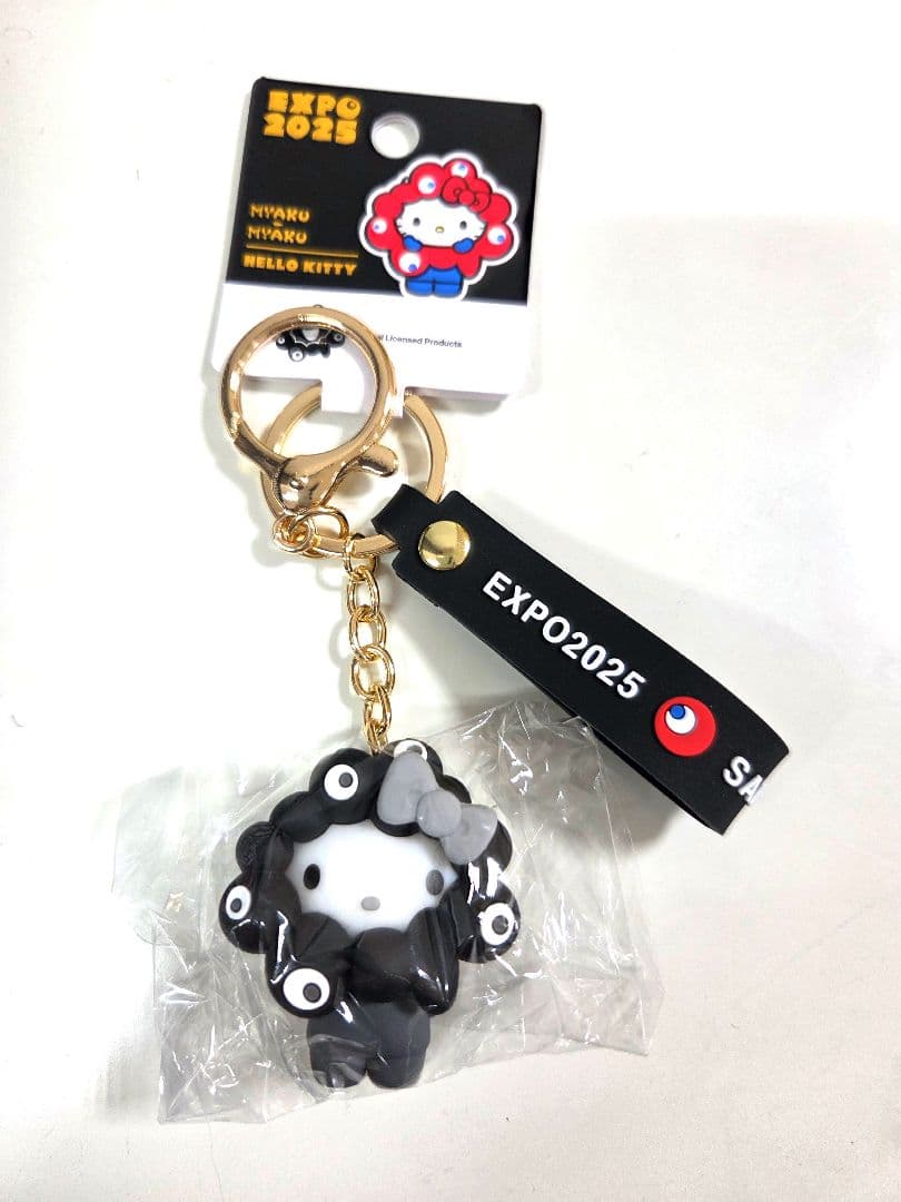 【万博会場内限定タグ付】 ４種類サンリオ黒ミャクミャクなりきりキーホルダーセット