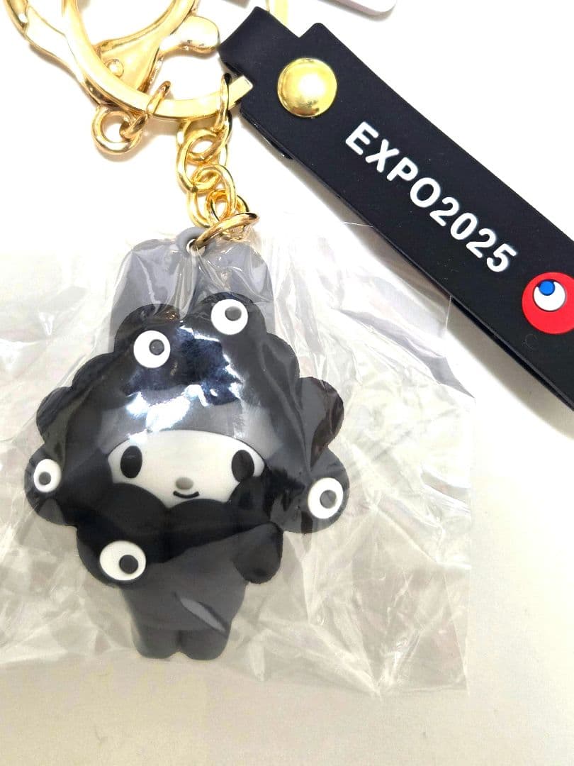 【万博会場内限定タグ付】 ４種類サンリオ黒ミャクミャクなりきりキーホルダーセット
