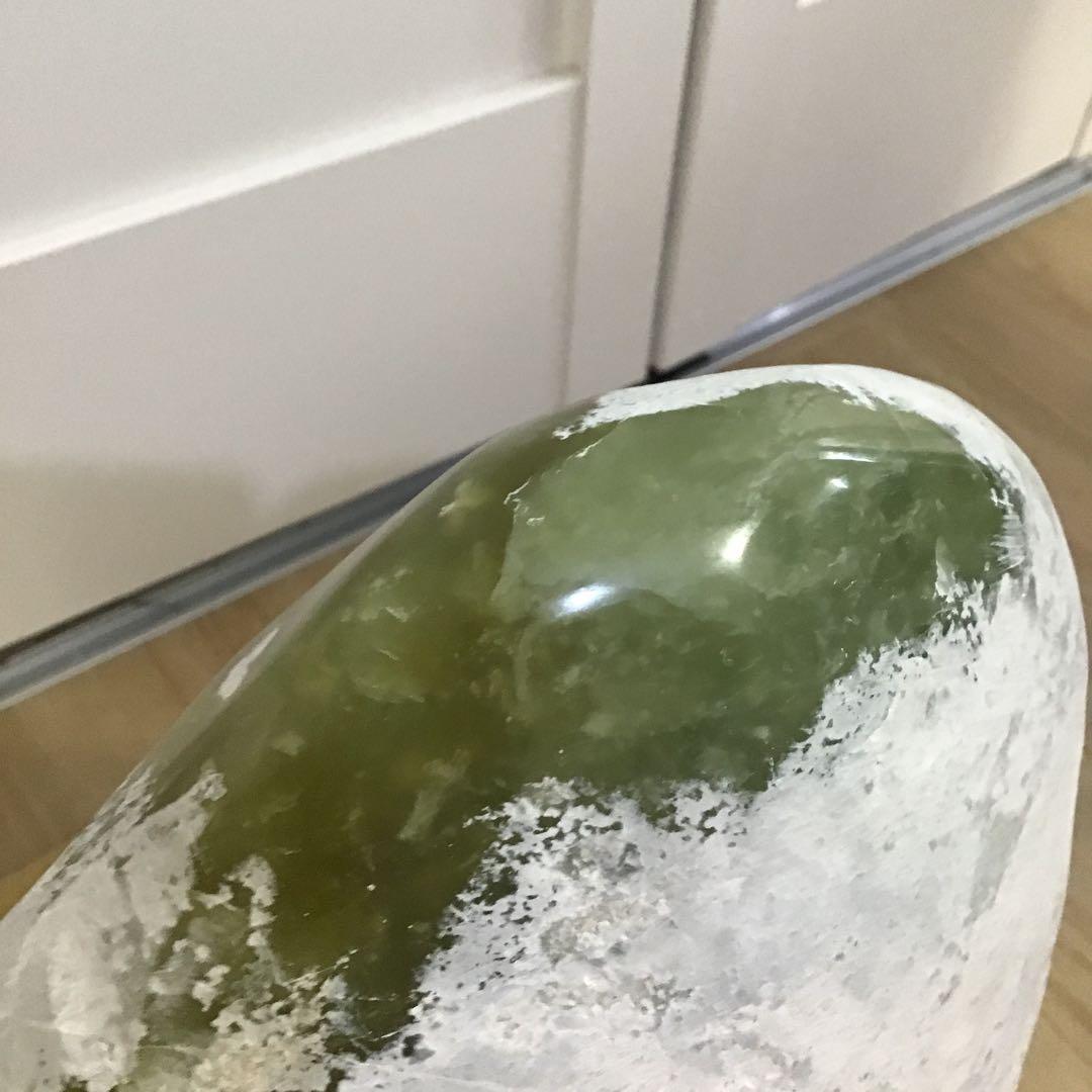 翡翠　原石　台付　石　コレクション　鑑賞石　水石　勾玉　オブジェ　インテリア