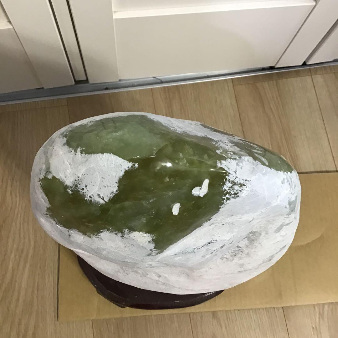 翡翠　原石　台付　石　コレクション　鑑賞石　水石　勾玉　オブジェ　インテリア