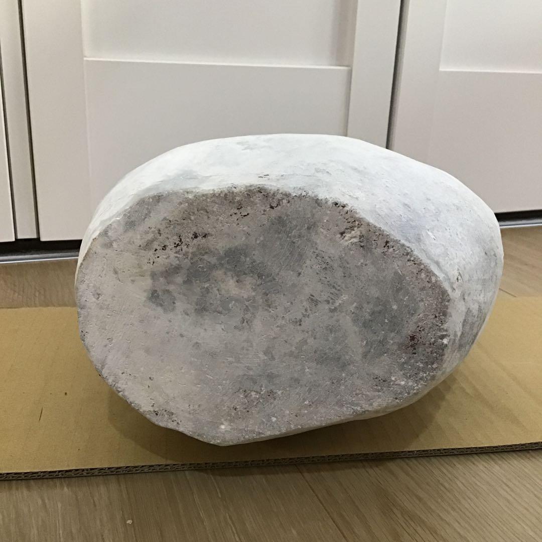 翡翠　原石　台付　石　コレクション　鑑賞石　水石　勾玉　オブジェ　インテリア