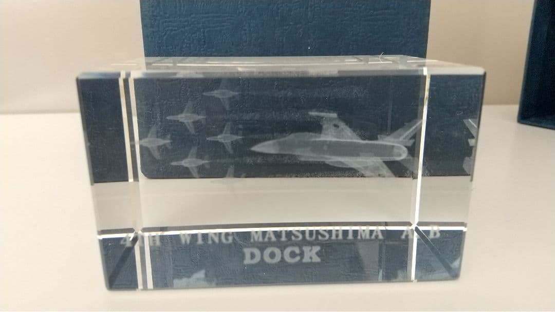 ブルーインパルス、F―２  ガラス工芸品