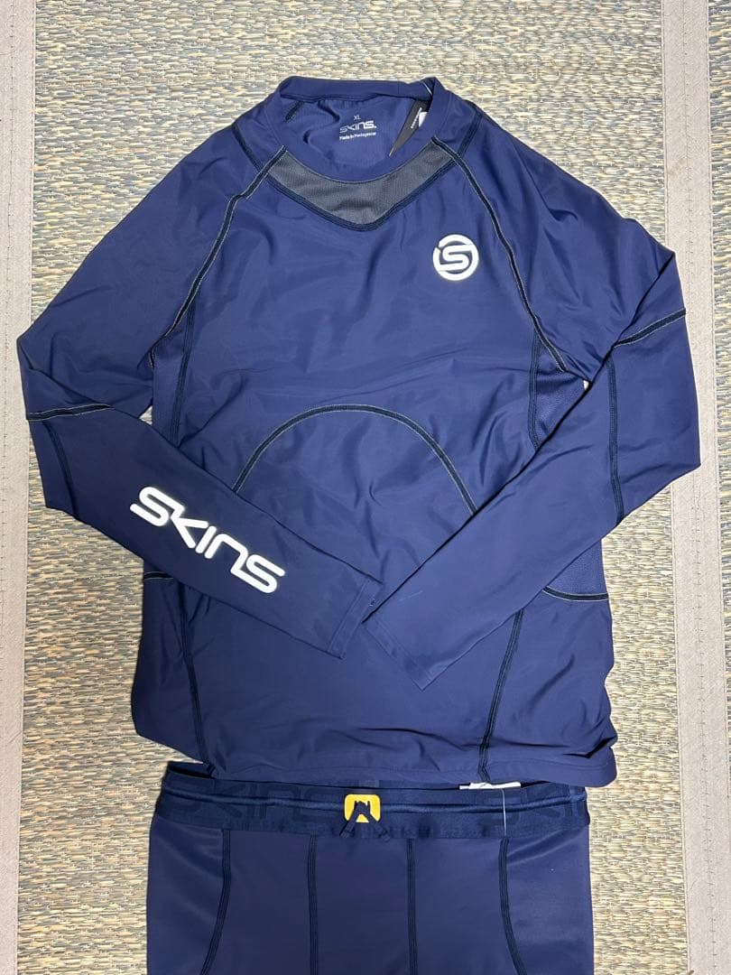 【新品・未使用】上下セットSKINS シリーズ3 メンズ トップス＆タイツ