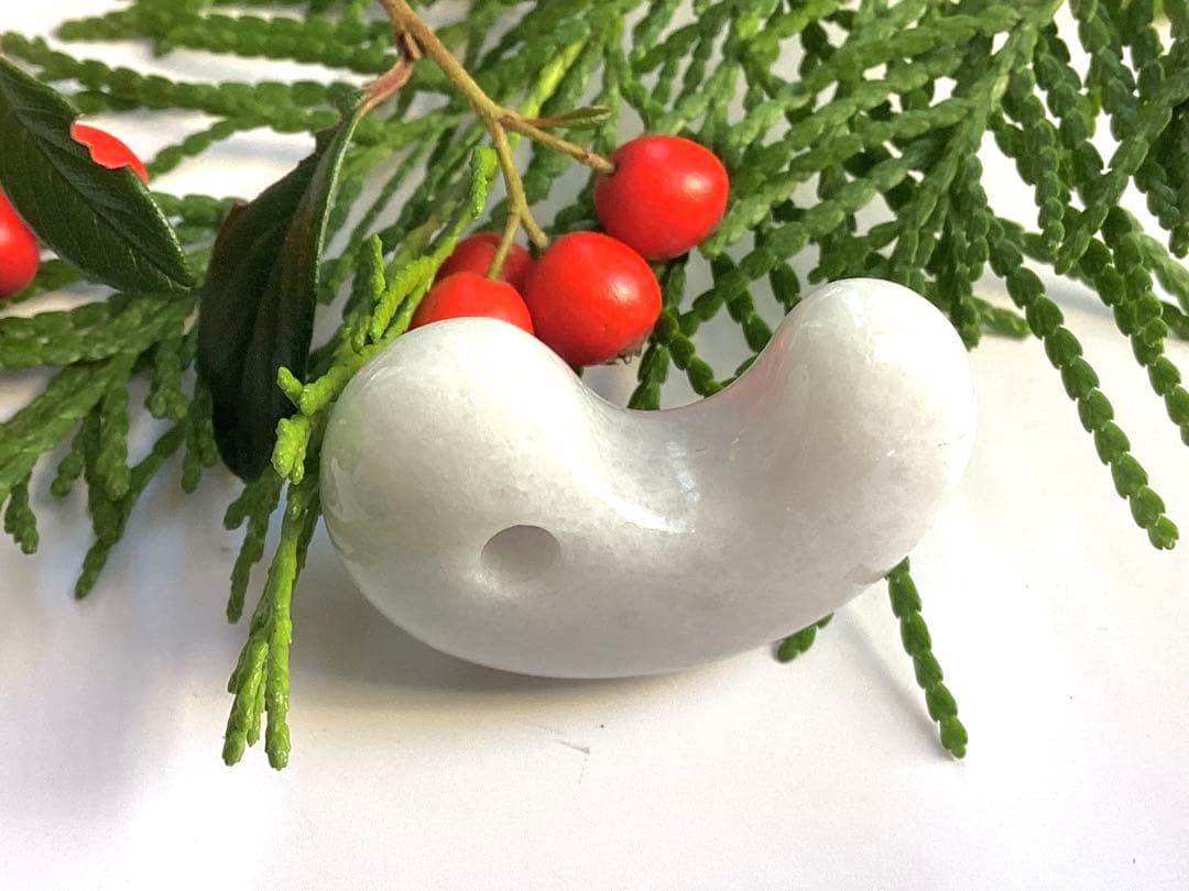 ✳️最後の1個 極上ラベンダー　糸魚川翡翠勾玉　お身近に本物の御守り石を　鑑別書付