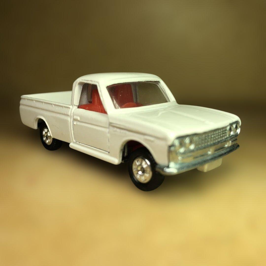 日本製トミカ　黒箱　絶版ダットサン 1300 トラック 1Eホイール　箱無