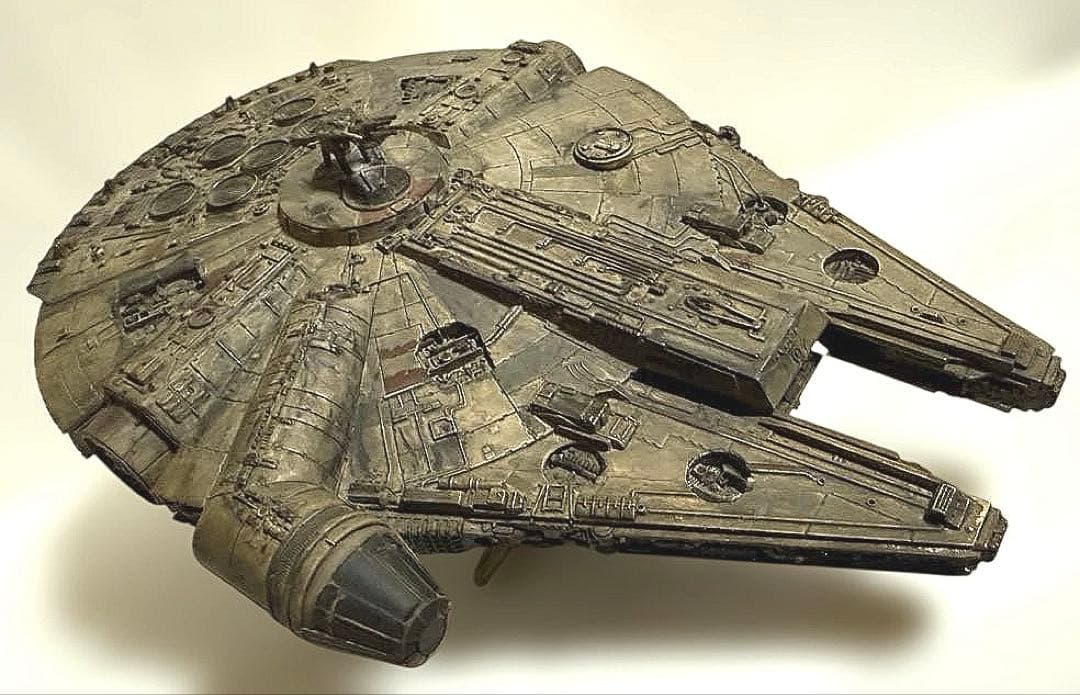 【塗装済完成品】バンダイ1/144 ミレニアム・ファルコンプレミアムエディション