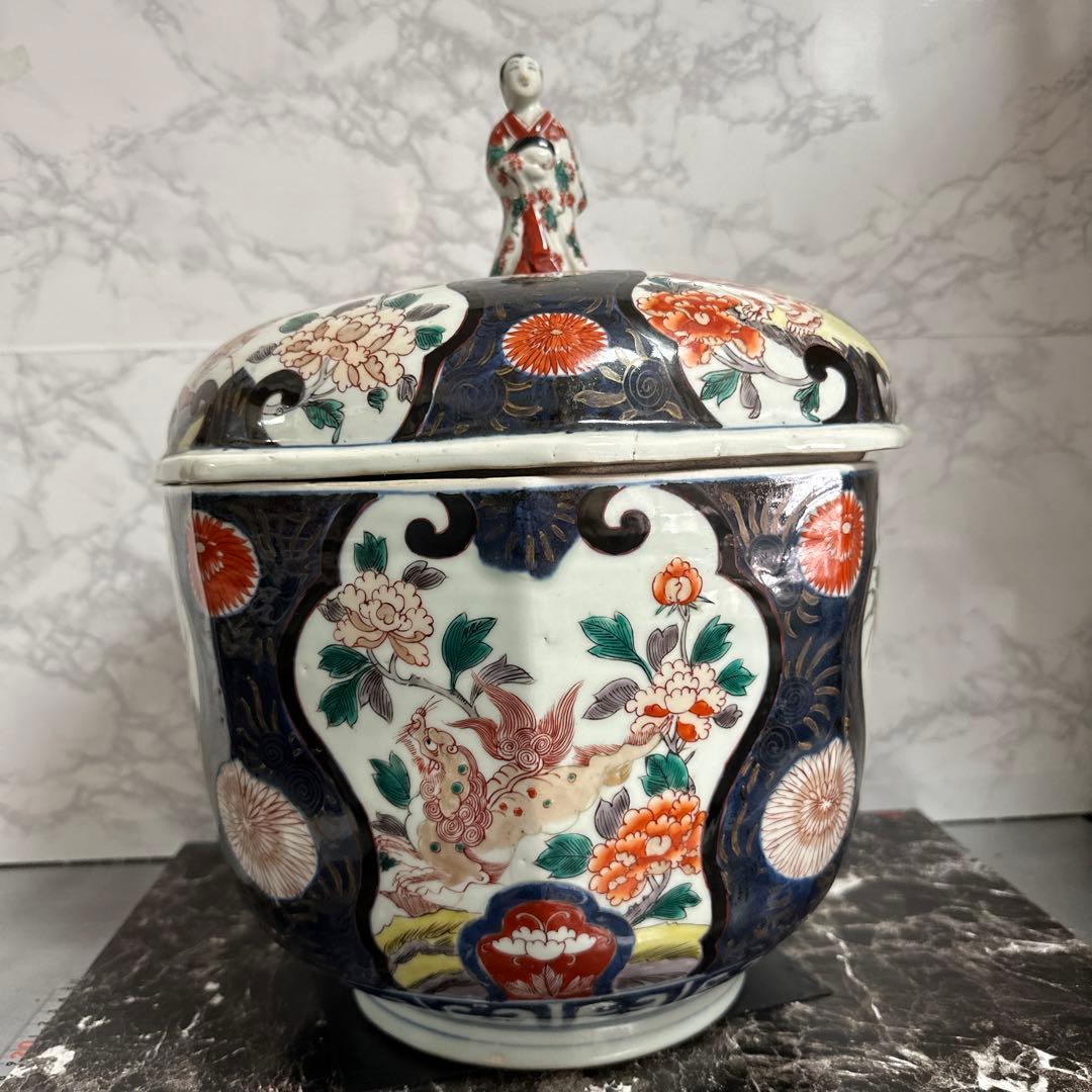 古伊万里、柿右衛門様式、特大女人蓋物、唐獅子、草加紋。　特製、桐箱。