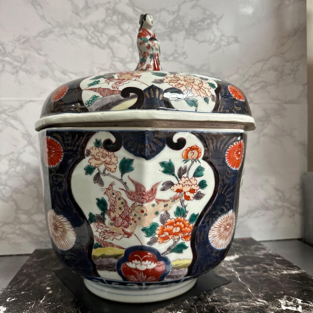 古伊万里、柿右衛門様式、特大女人蓋物、唐獅子、草加紋。　特製、桐箱。