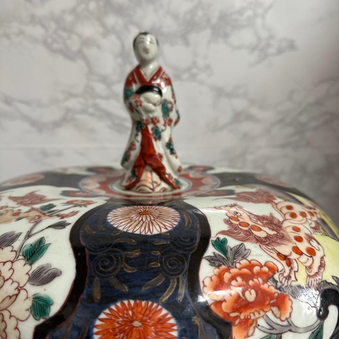 古伊万里、柿右衛門様式、特大女人蓋物、唐獅子、草加紋。　特製、桐箱。