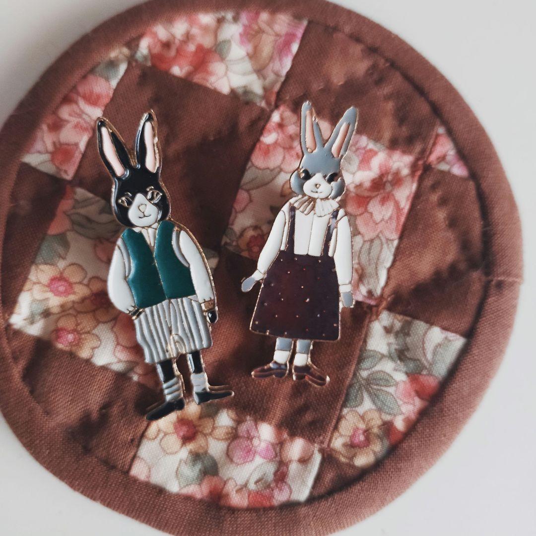 ウサギのピンバッチ