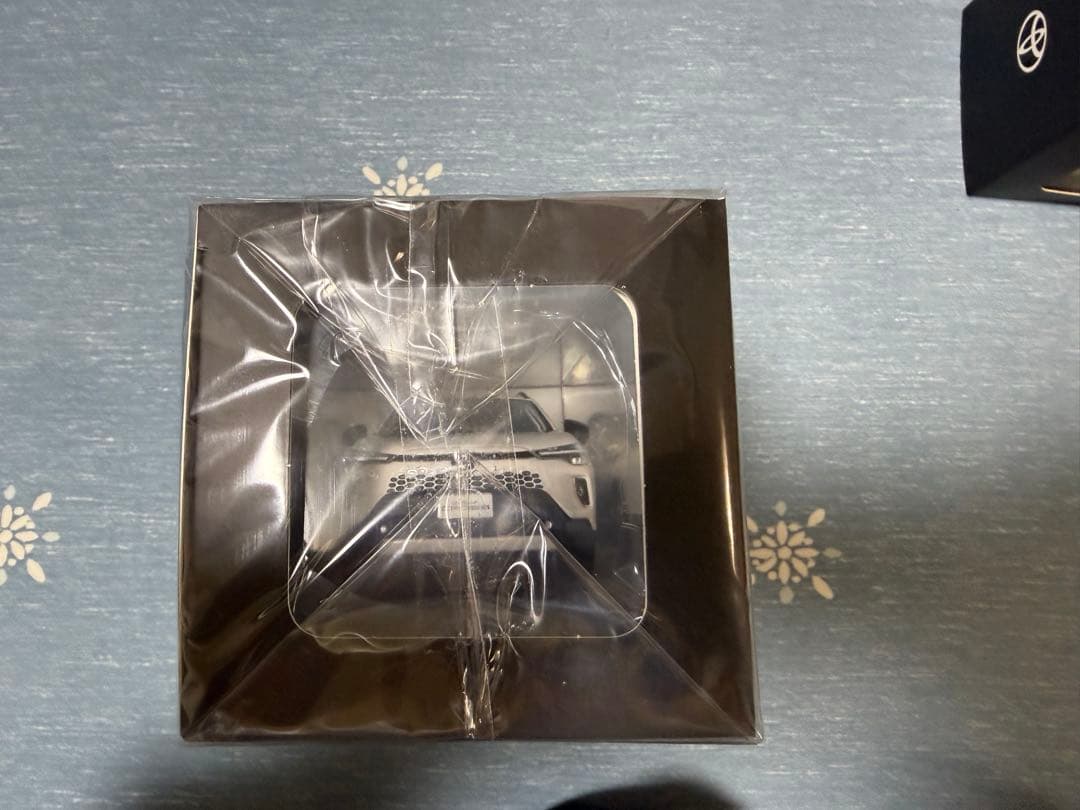 トヨタ　カローラクロス 1/30カラーサンプルミニカー(2台)