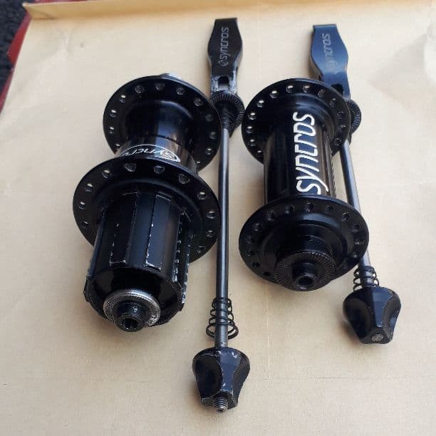 Syncros 前後ハブセットとクイックレバー