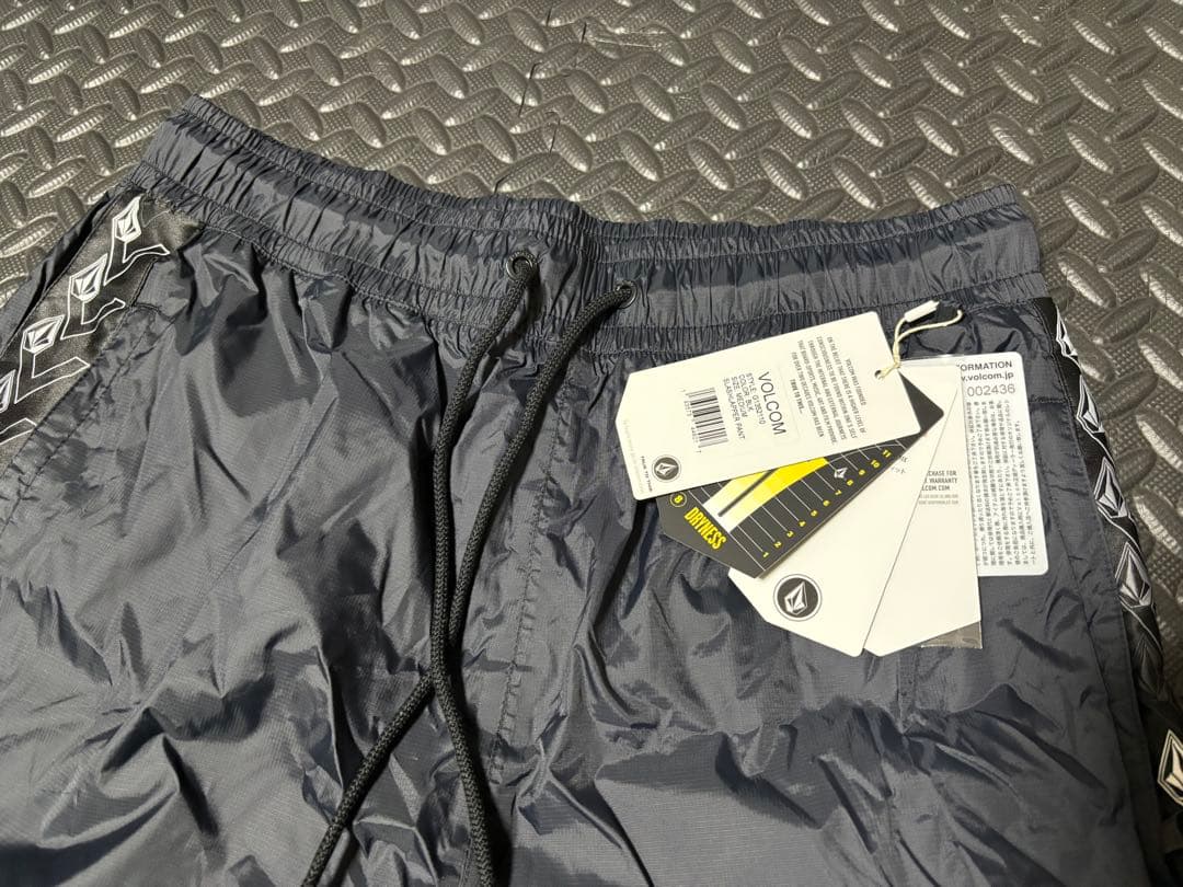 VOLCOM ボルコム ナイロンパンツ