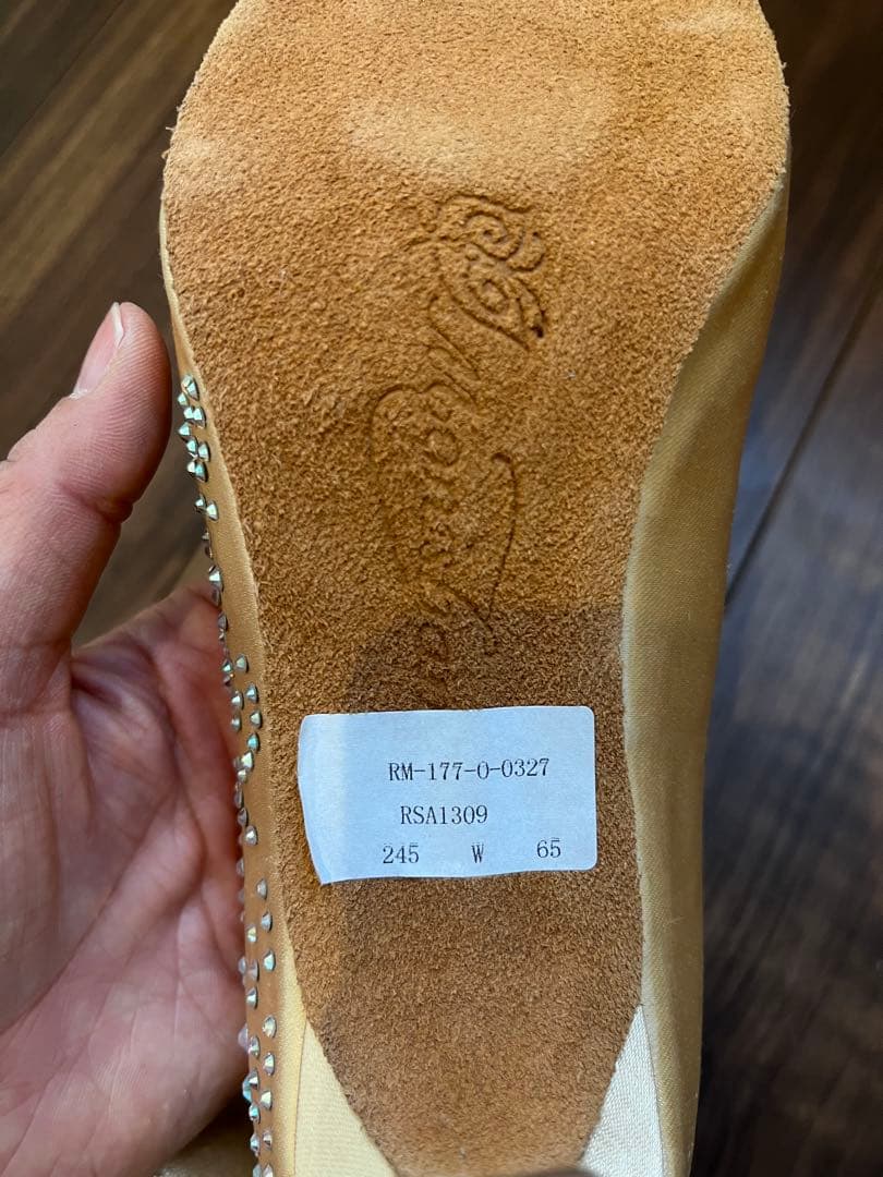 スタンダードシューズ　ラインストーン付き