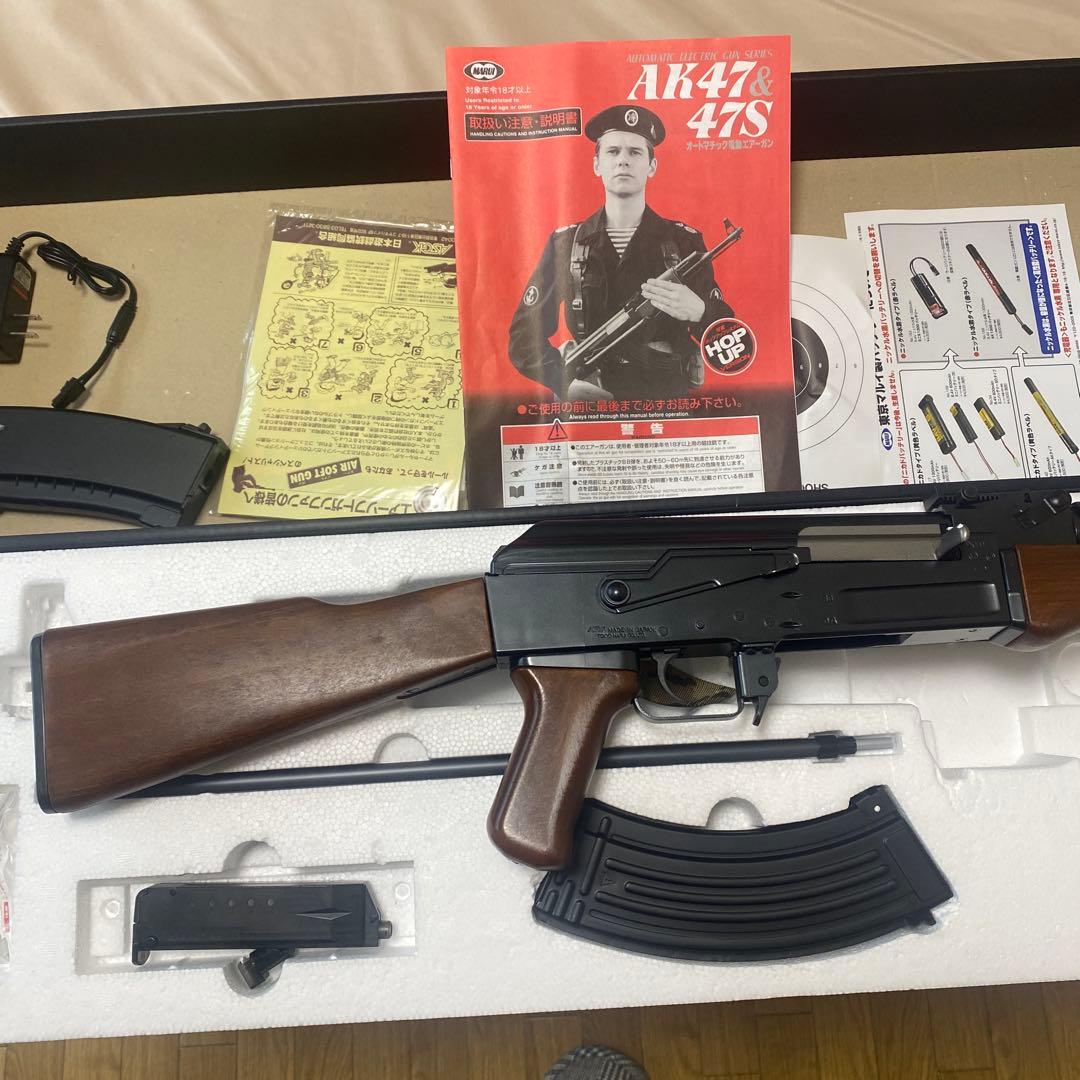 東京マルイ　AK47電動ガン バッテリー、充電器、予備マガジン、玉入れ有り